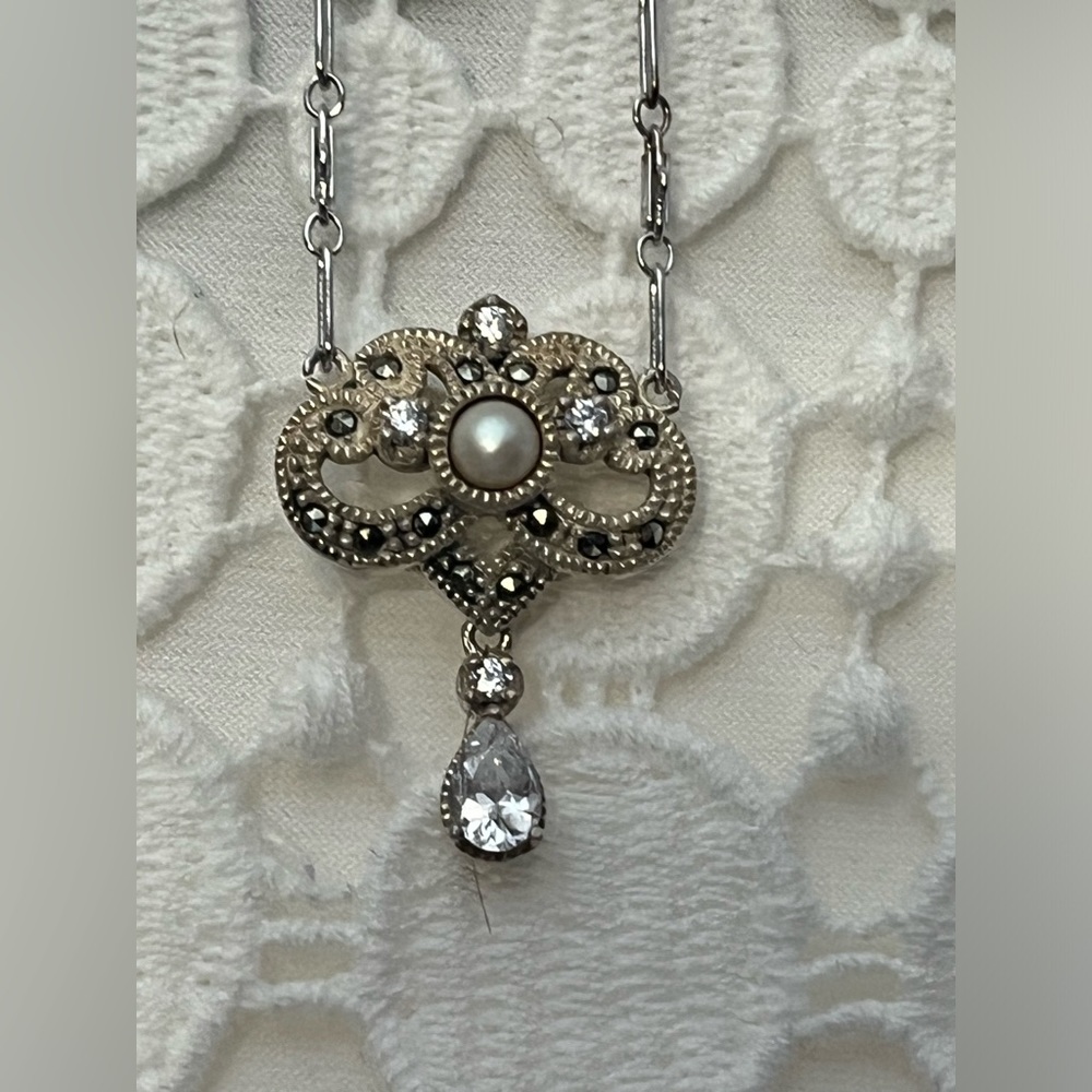 Elegant Unusual Dainty Piece With a Royal Flare !👸